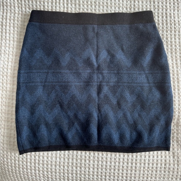 NWOT Mossimo Knit Skirt in Black and Blue - Picture 4 of 6